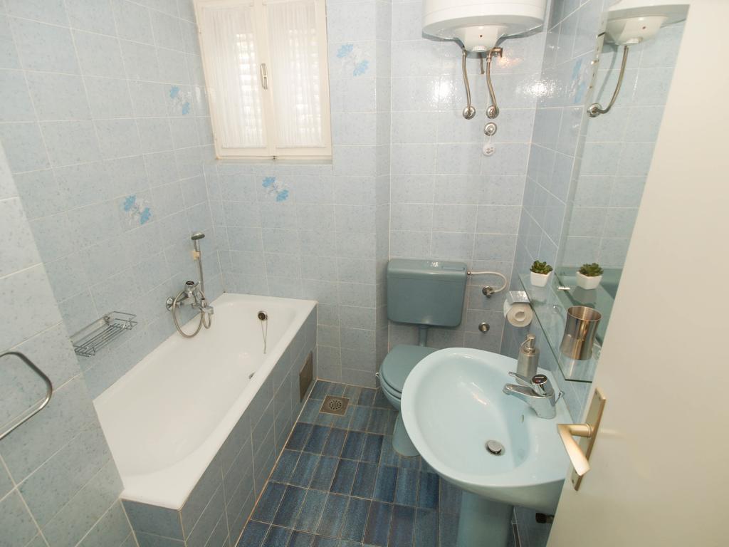 Apartments And Rooms Villa Dona Макарска Екстериор снимка