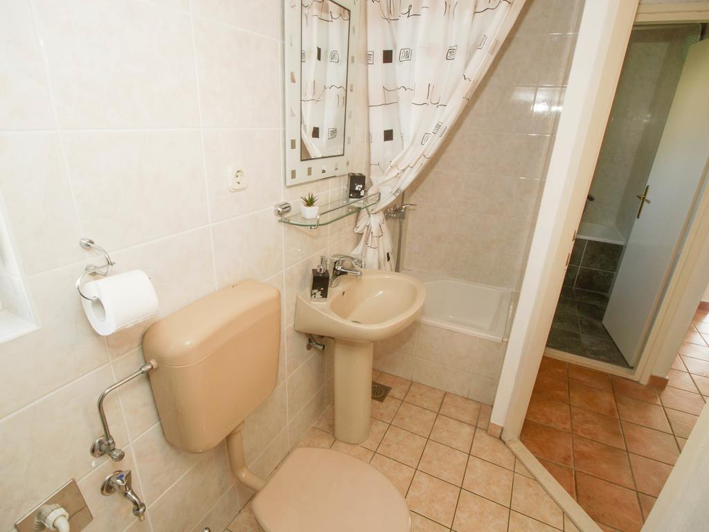 Apartments And Rooms Villa Dona Макарска Екстериор снимка