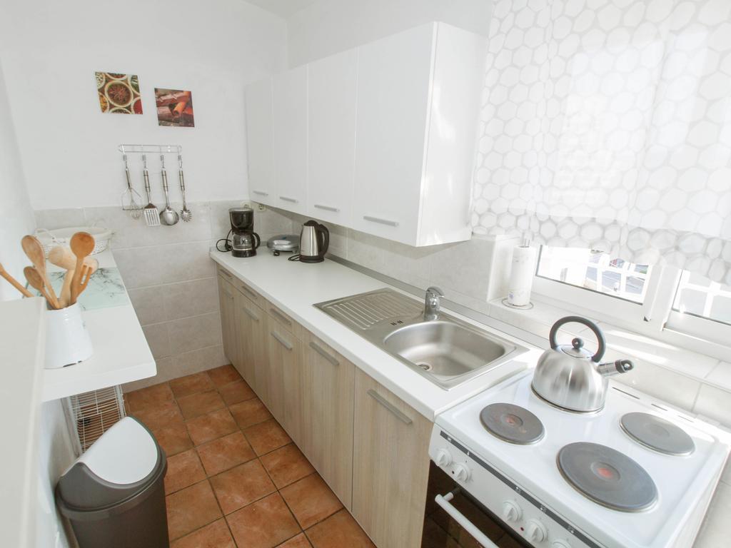 Apartments And Rooms Villa Dona Макарска Екстериор снимка
