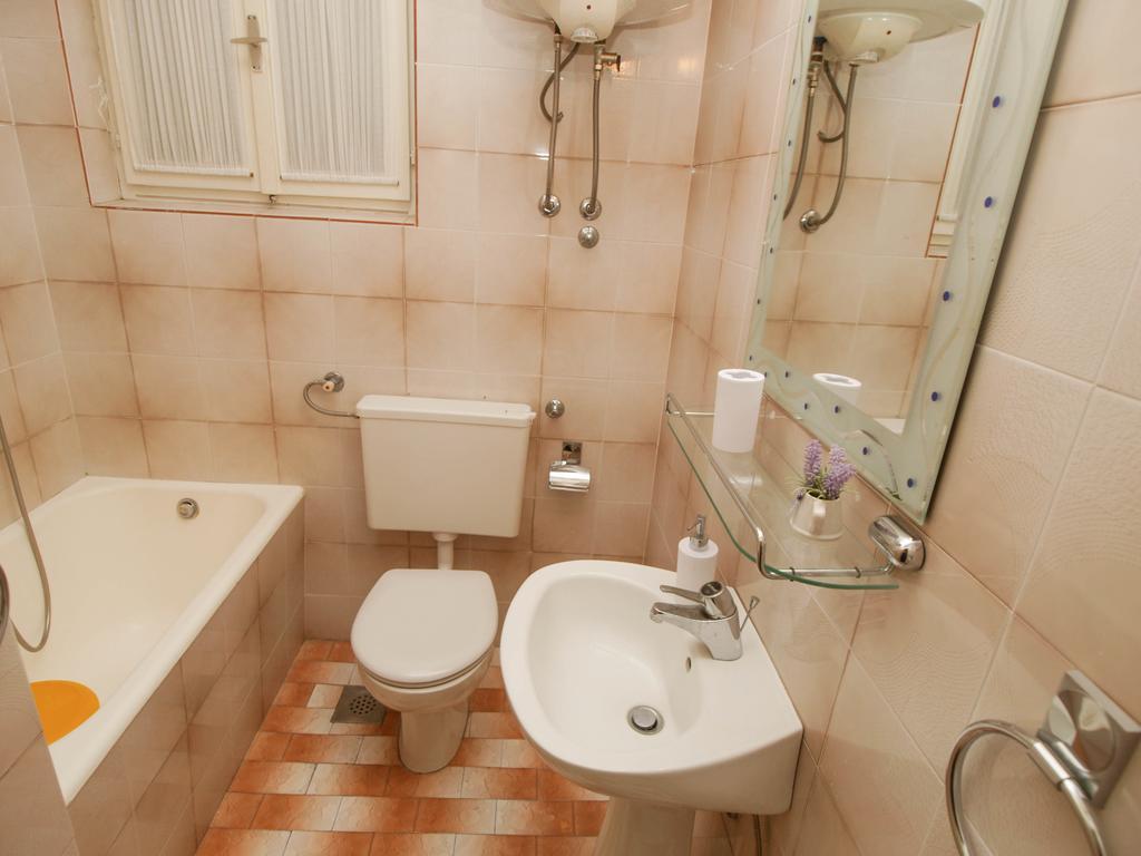 Apartments And Rooms Villa Dona Макарска Екстериор снимка