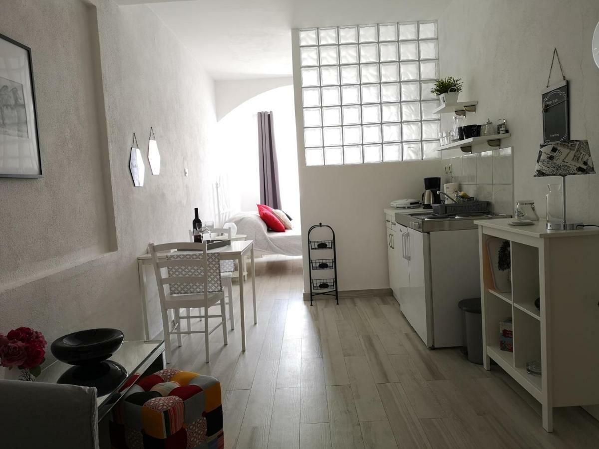 Apartments And Rooms Villa Dona Макарска Екстериор снимка