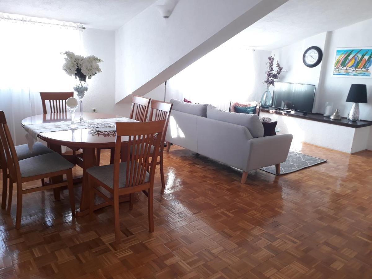 Apartments And Rooms Villa Dona Макарска Екстериор снимка