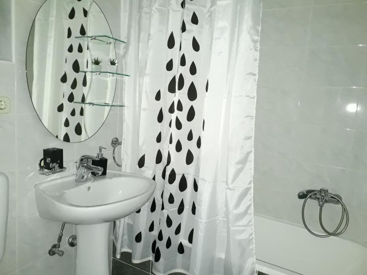 Apartments And Rooms Villa Dona Макарска Екстериор снимка